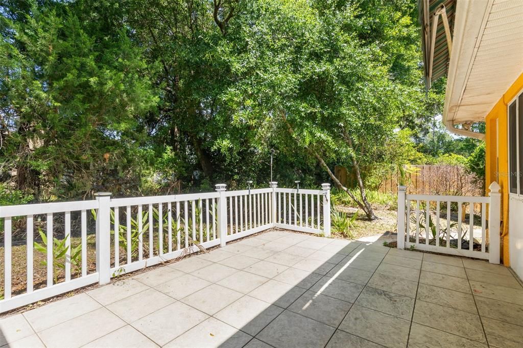Activo con contrato: $349,000 (3 camas, 2 baños, 2084 Pies cuadrados)