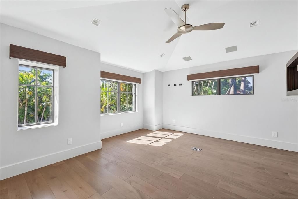 For Sale: $5,895,000 (4 beds, 4 baths, 5310 Square Feet)