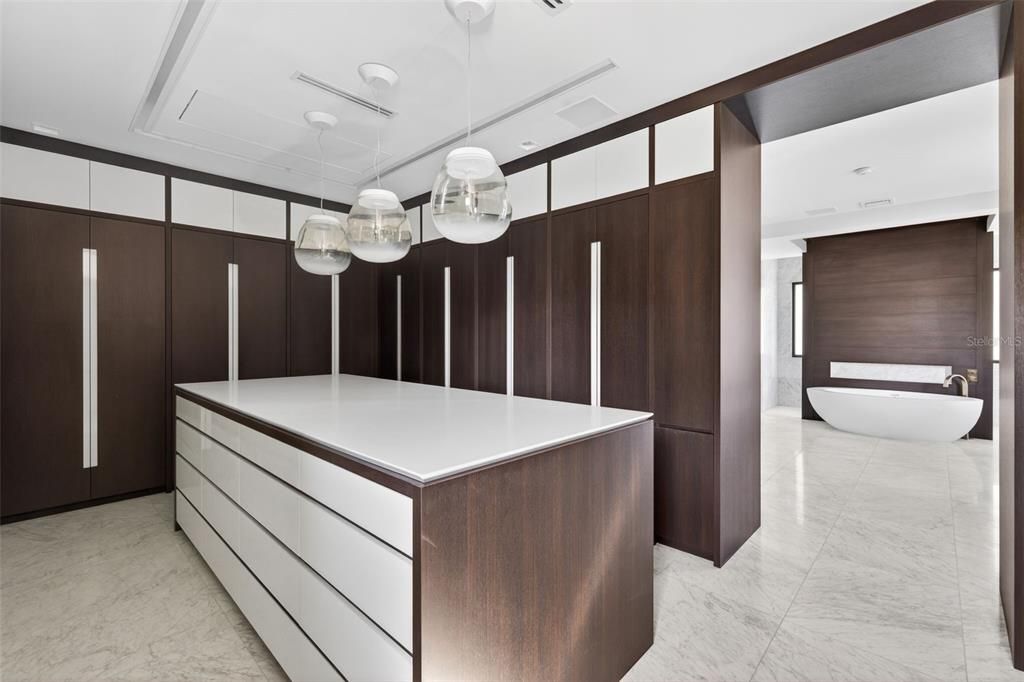 For Sale: $5,895,000 (4 beds, 4 baths, 5310 Square Feet)