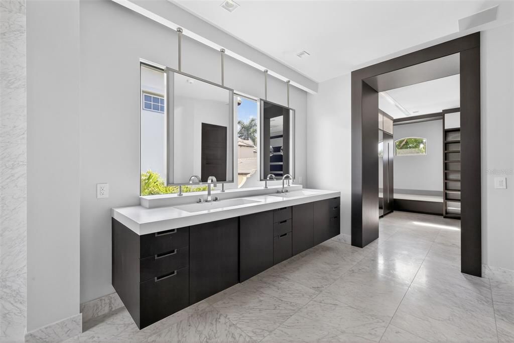 For Sale: $5,895,000 (4 beds, 4 baths, 5310 Square Feet)