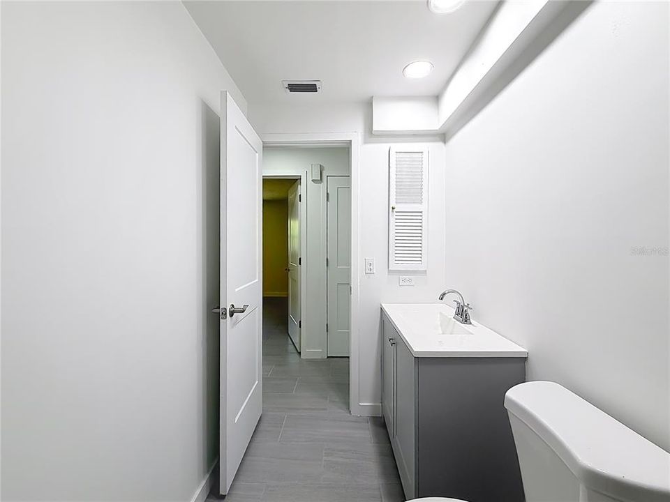 Под контрактом: $199,500 (2 спален, 1 ванн, 988 Квадратных фут)