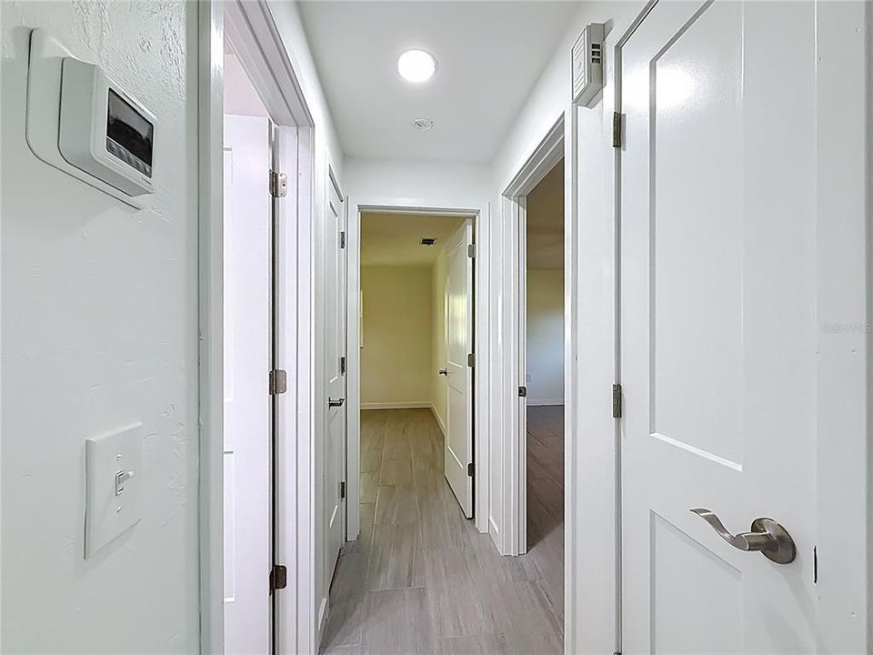 Под контрактом: $199,500 (2 спален, 1 ванн, 988 Квадратных фут)