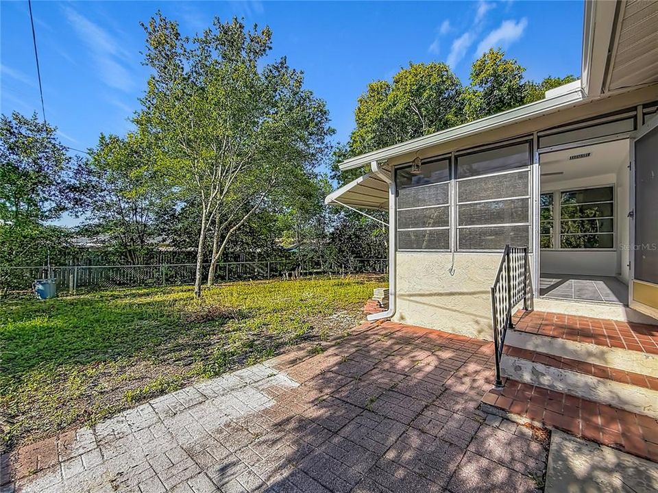 Под контрактом: $199,500 (2 спален, 1 ванн, 988 Квадратных фут)