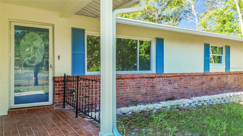 Под контрактом: $199,500 (2 спален, 1 ванн, 988 Квадратных фут)