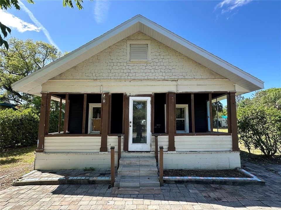 For Sale: $159,000 (2 beds, 2 baths, 940 Square Feet)