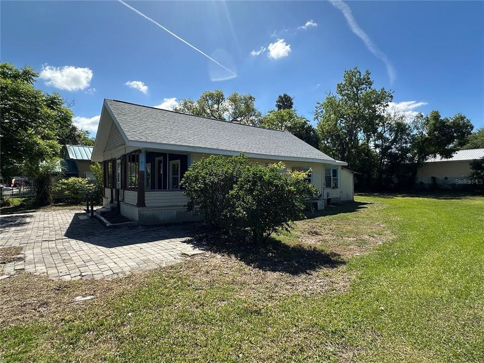 For Sale: $159,000 (2 beds, 2 baths, 940 Square Feet)