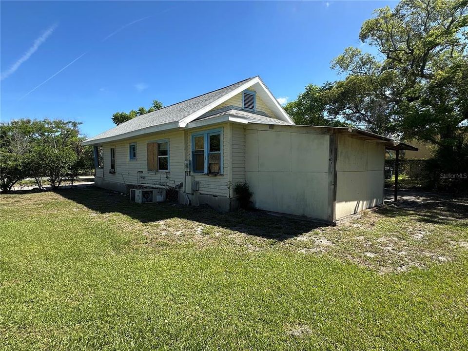 For Sale: $159,000 (2 beds, 2 baths, 940 Square Feet)