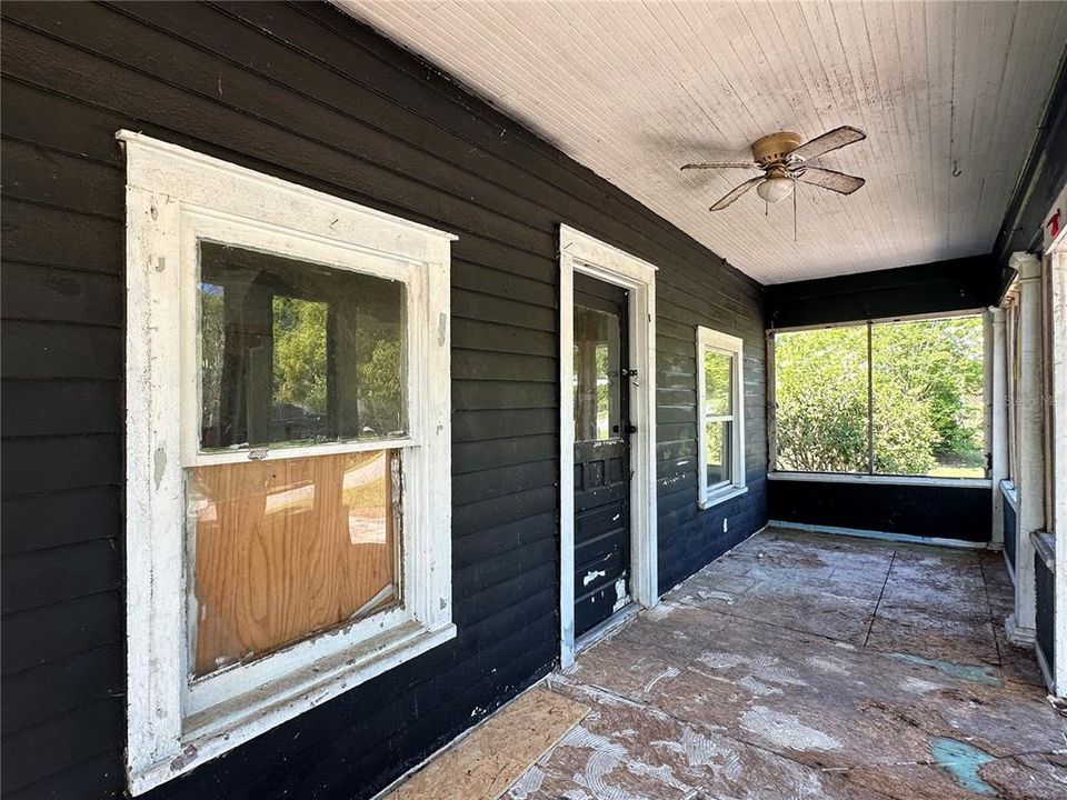 For Sale: $159,000 (2 beds, 2 baths, 940 Square Feet)