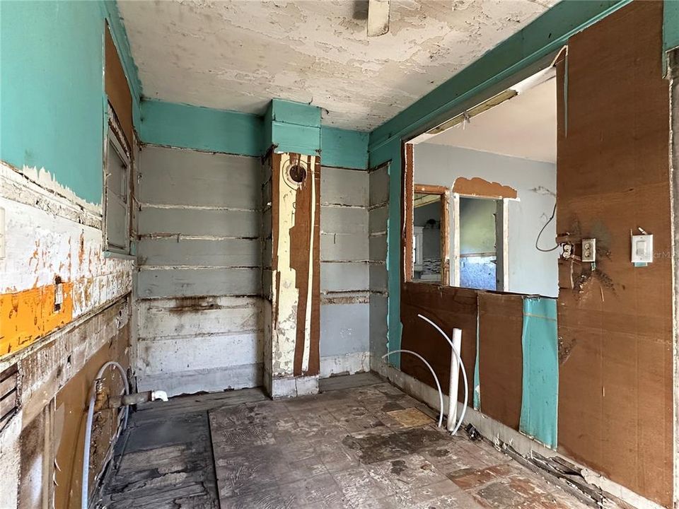 For Sale: $159,000 (2 beds, 2 baths, 940 Square Feet)