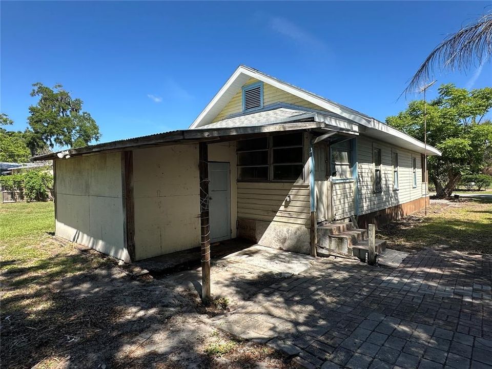 For Sale: $159,000 (2 beds, 2 baths, 940 Square Feet)