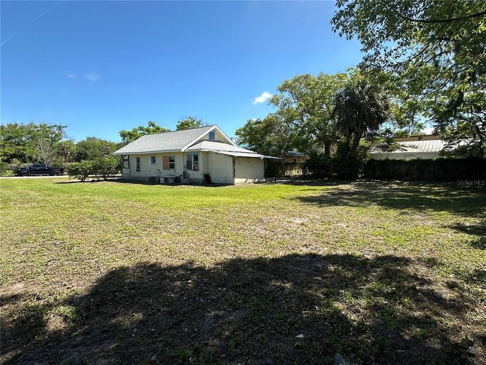 For Sale: $159,000 (2 beds, 2 baths, 940 Square Feet)