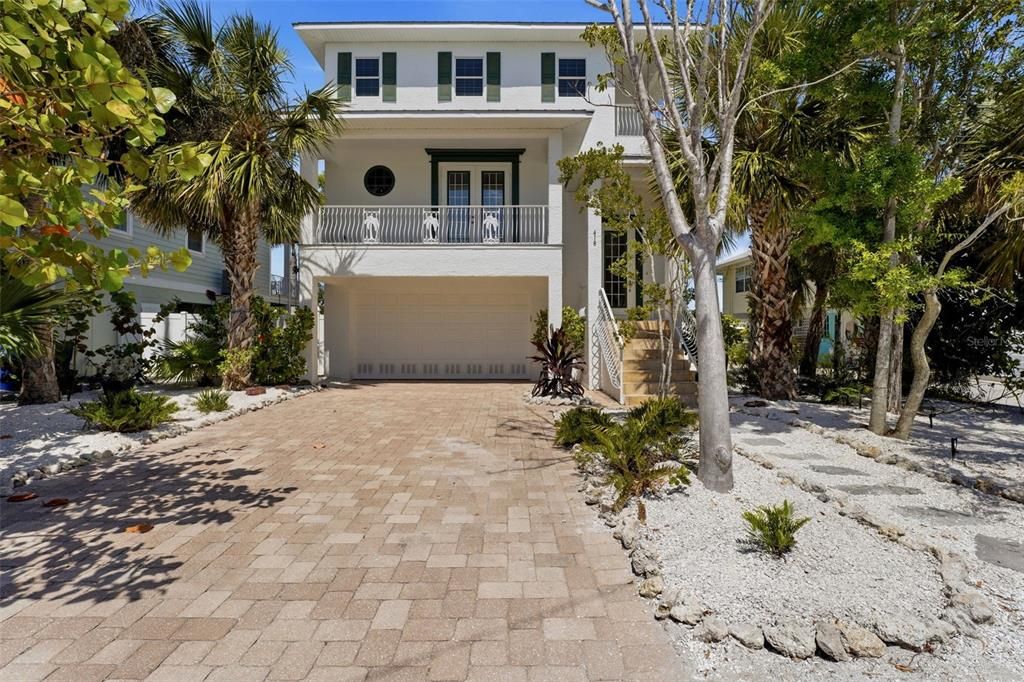 For Sale: $3,000,000 (4 beds, 3 baths, 2804 Square Feet)