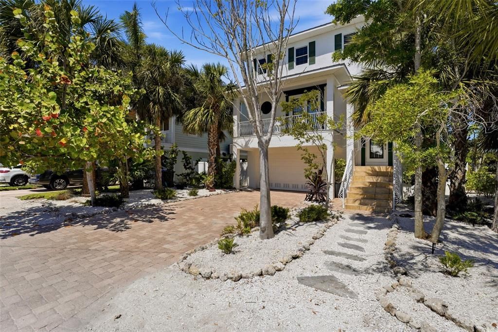 For Sale: $3,000,000 (4 beds, 3 baths, 2804 Square Feet)