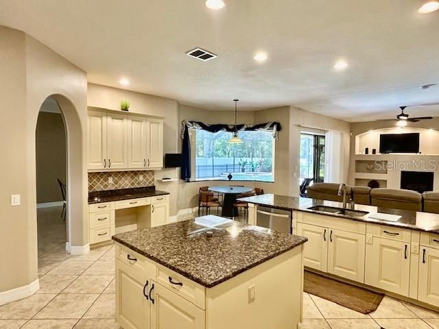 En Venta: $810,220 (5 camas, 3 baños, 3019 Pies cuadrados)