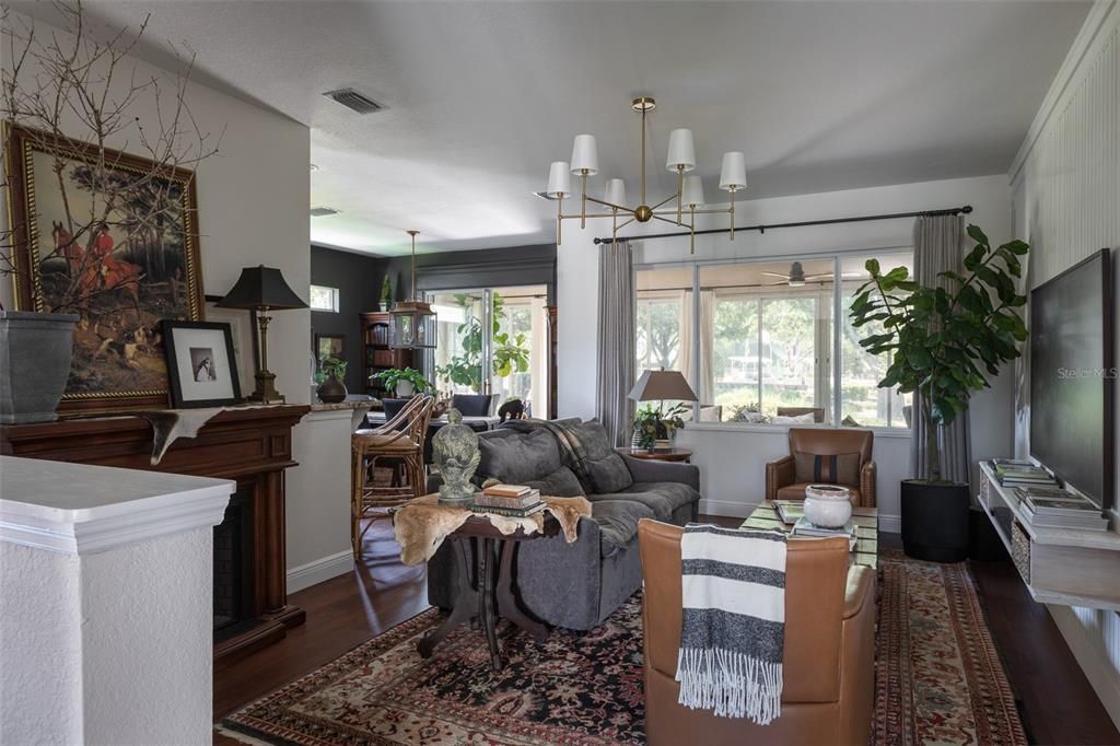 For Sale: $334,900 (2 beds, 2 baths, 1613 Square Feet)