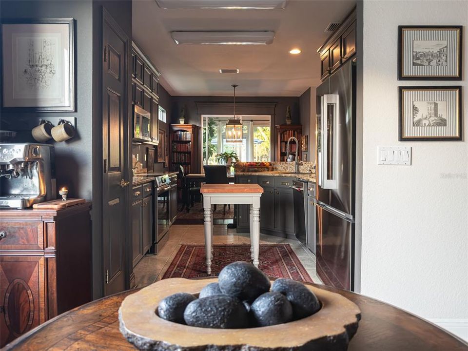 For Sale: $334,900 (2 beds, 2 baths, 1613 Square Feet)