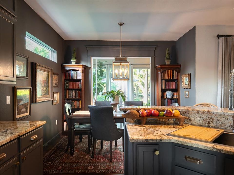For Sale: $334,900 (2 beds, 2 baths, 1613 Square Feet)