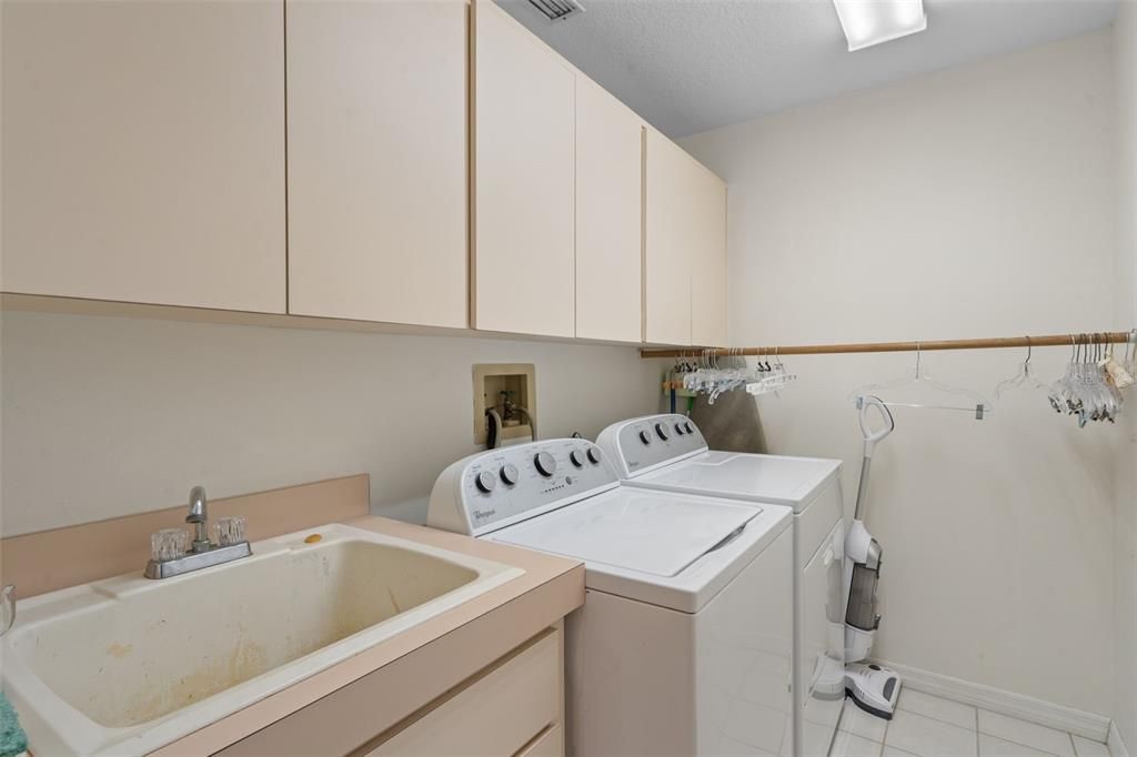 Active With Contract: $399,000 (3 beds, 2 baths, 1903 Square Feet)