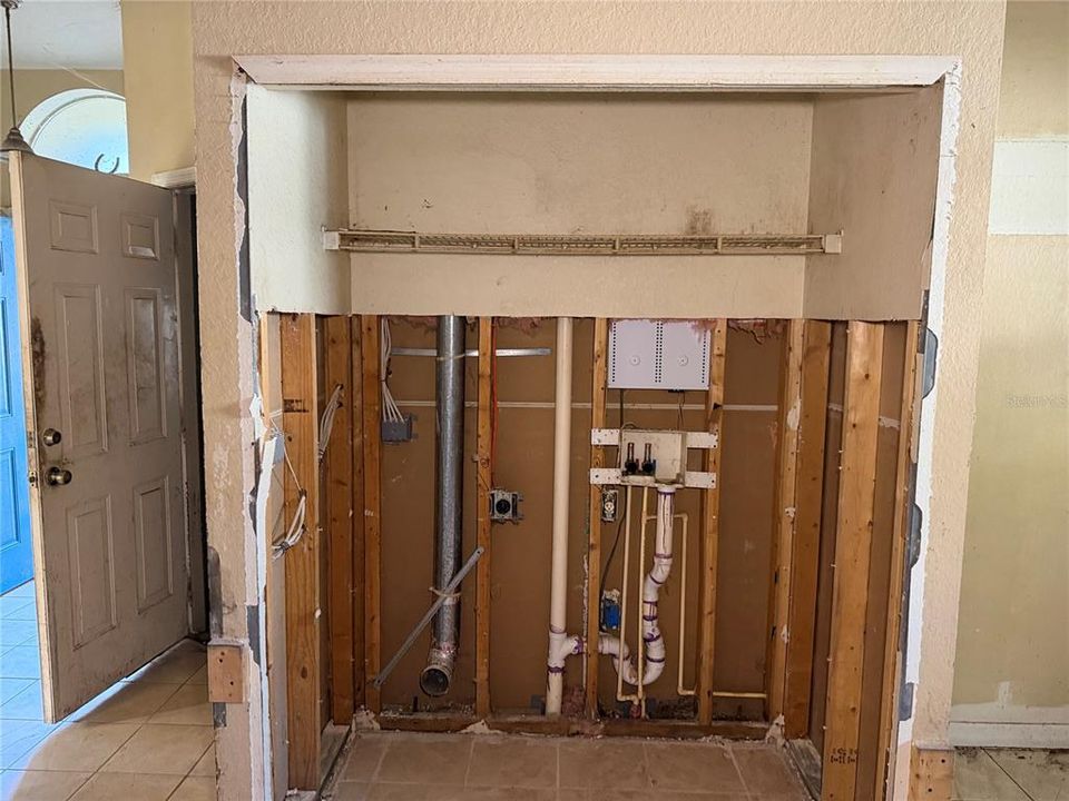 На продажу: $154,900 (3 спален, 2 ванн, 1559 Квадратных фут)