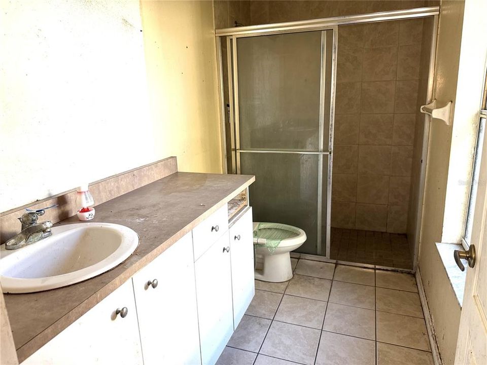 На продажу: $154,900 (3 спален, 2 ванн, 1559 Квадратных фут)