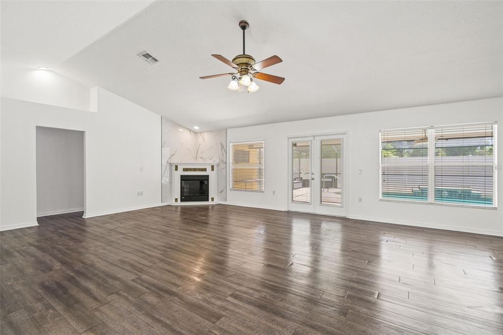 For Sale: $465,000 (4 beds, 2 baths, 2624 Square Feet)