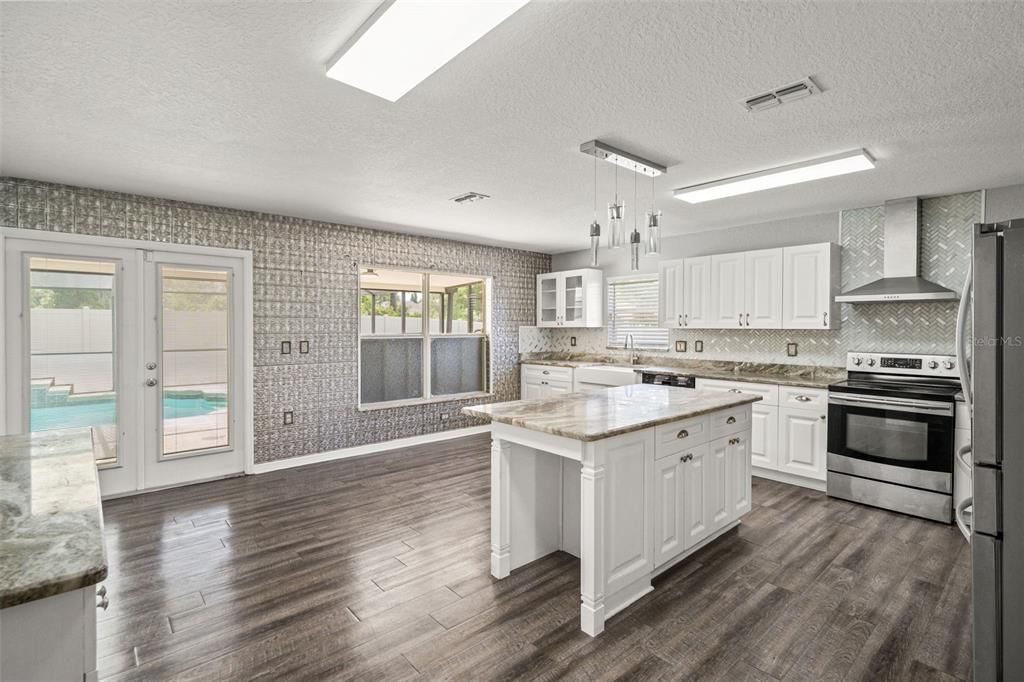 For Sale: $465,000 (4 beds, 2 baths, 2624 Square Feet)