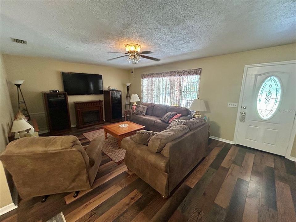 Activo con contrato: $265,000 (2 camas, 2 baños, 1278 Pies cuadrados)