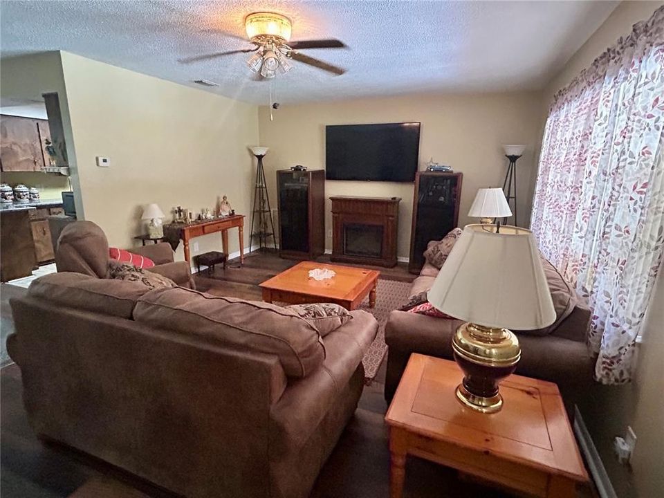 Activo con contrato: $265,000 (2 camas, 2 baños, 1278 Pies cuadrados)