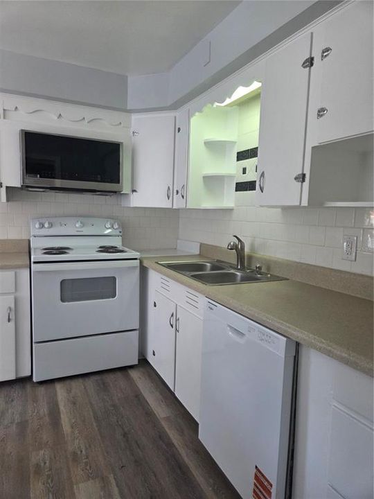 В аренду: $1,900 (3 спален, 2 ванн, 1200 Квадратных фут)