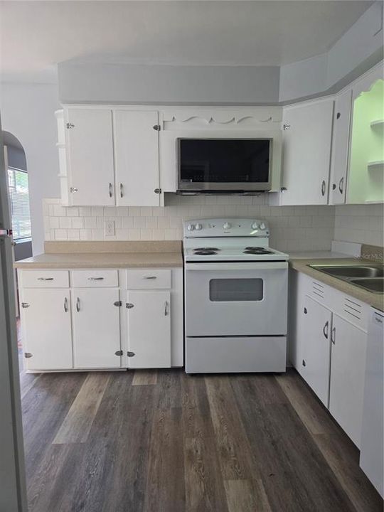 В аренду: $1,900 (3 спален, 2 ванн, 1200 Квадратных фут)