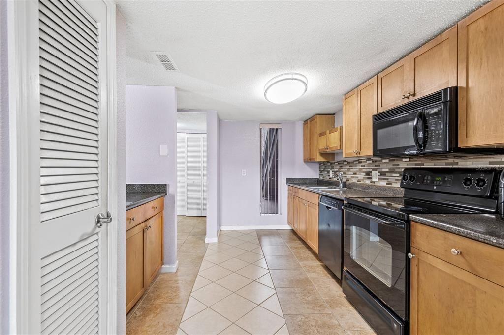 For Rent: $1,650 (3 beds, 2 baths, 1278 Square Feet)