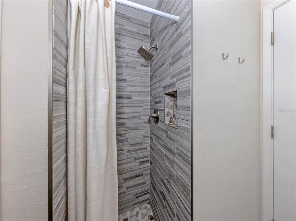 Под контрактом: $239,000 (2 спален, 2 ванн, 1166 Квадратных фут)