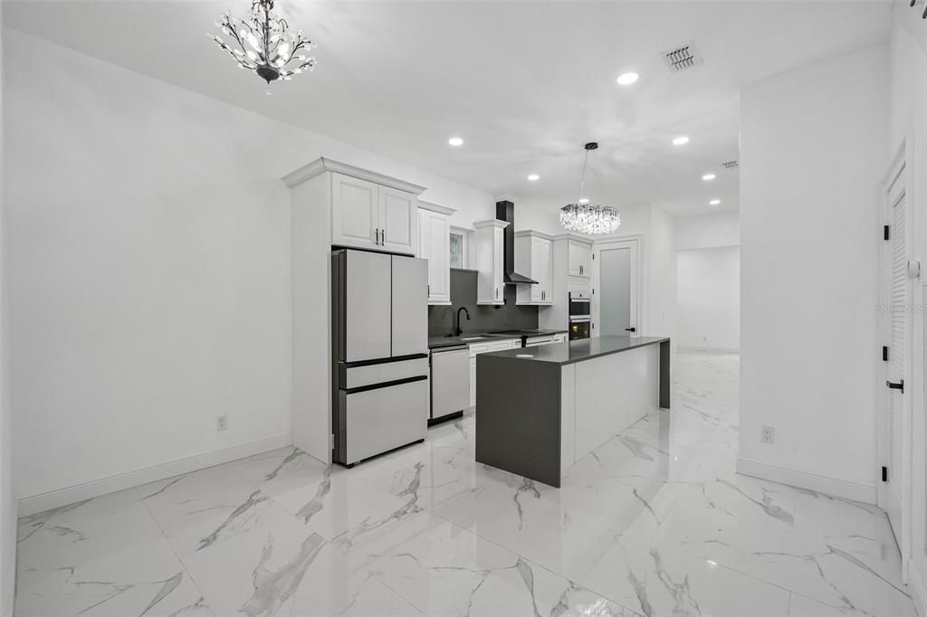 На продажу: $899,900 (4 спален, 2 ванн, 2098 Квадратных фут)