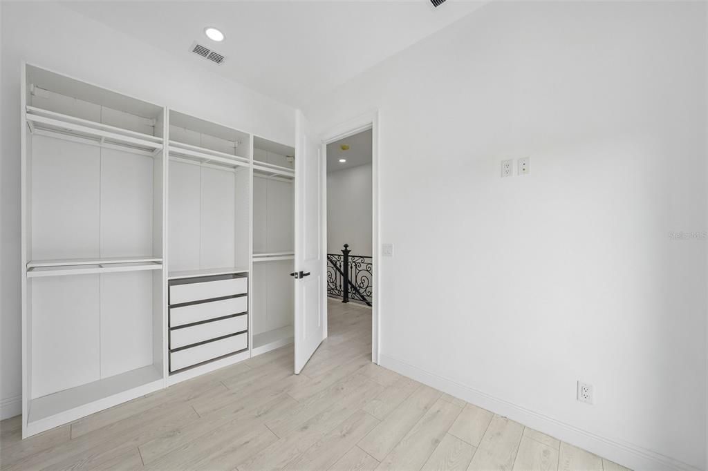 На продажу: $899,900 (4 спален, 2 ванн, 2098 Квадратных фут)