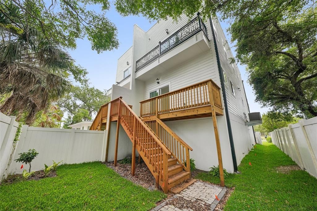 На продажу: $899,900 (4 спален, 2 ванн, 2098 Квадратных фут)
