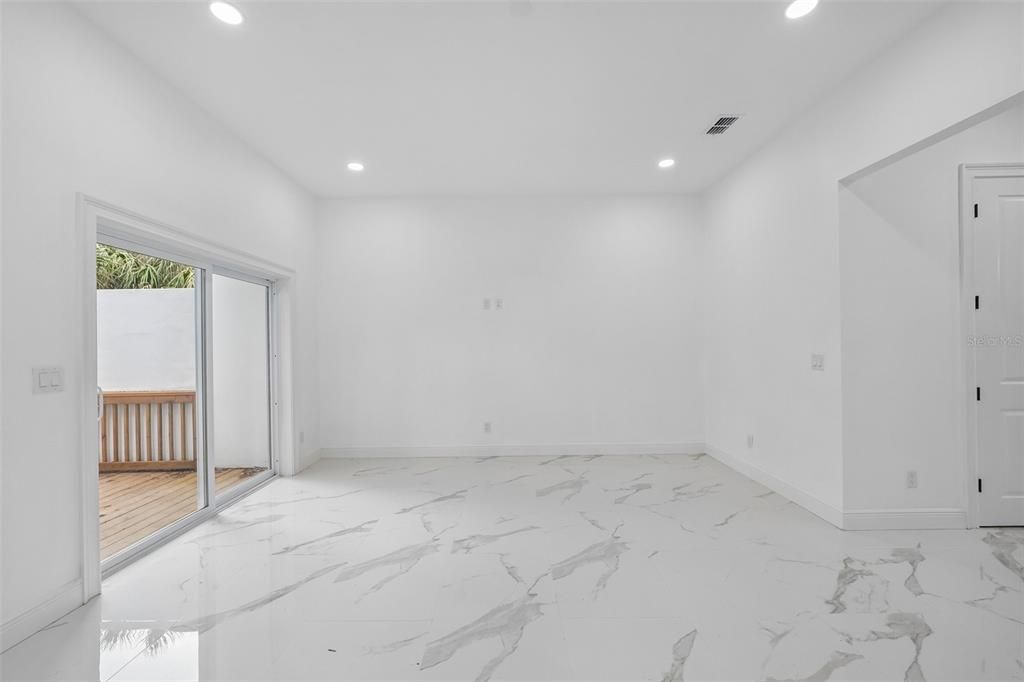 На продажу: $899,900 (4 спален, 2 ванн, 2098 Квадратных фут)