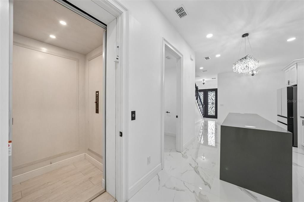 На продажу: $899,900 (4 спален, 2 ванн, 2098 Квадратных фут)