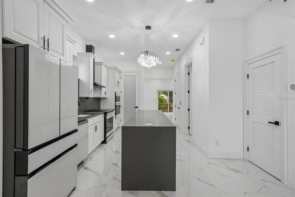 На продажу: $899,900 (4 спален, 2 ванн, 2098 Квадратных фут)