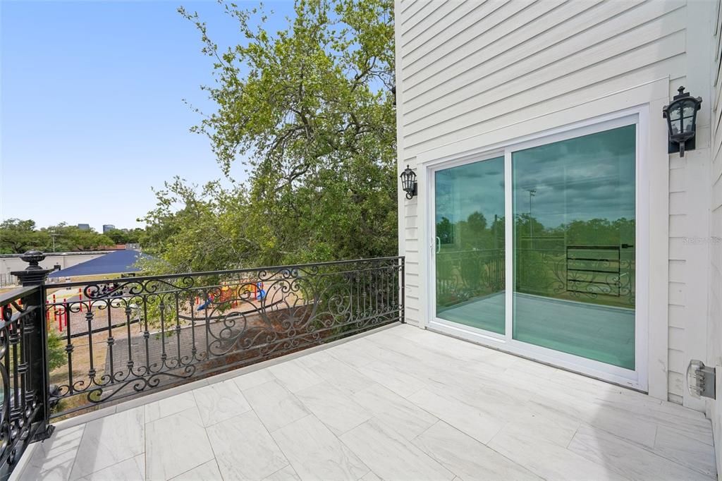 На продажу: $899,900 (4 спален, 2 ванн, 2098 Квадратных фут)