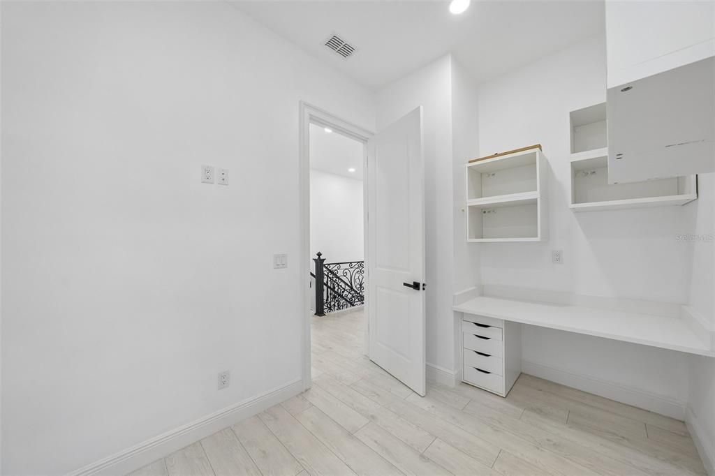 На продажу: $899,900 (4 спален, 2 ванн, 2098 Квадратных фут)