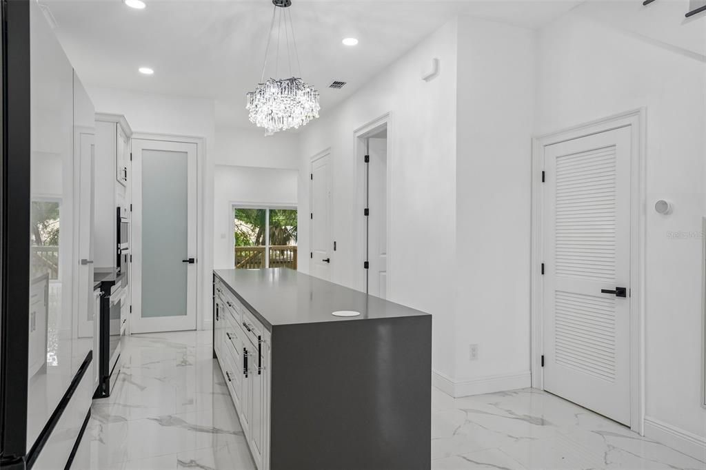 На продажу: $899,900 (4 спален, 2 ванн, 2098 Квадратных фут)