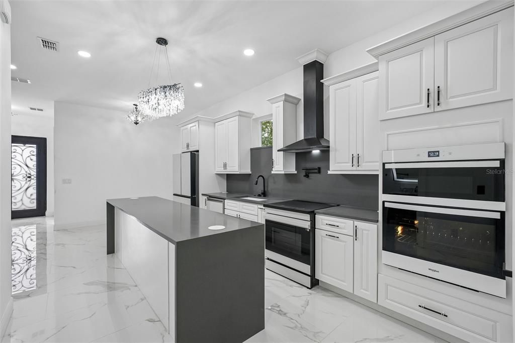 На продажу: $899,900 (4 спален, 2 ванн, 2098 Квадратных фут)