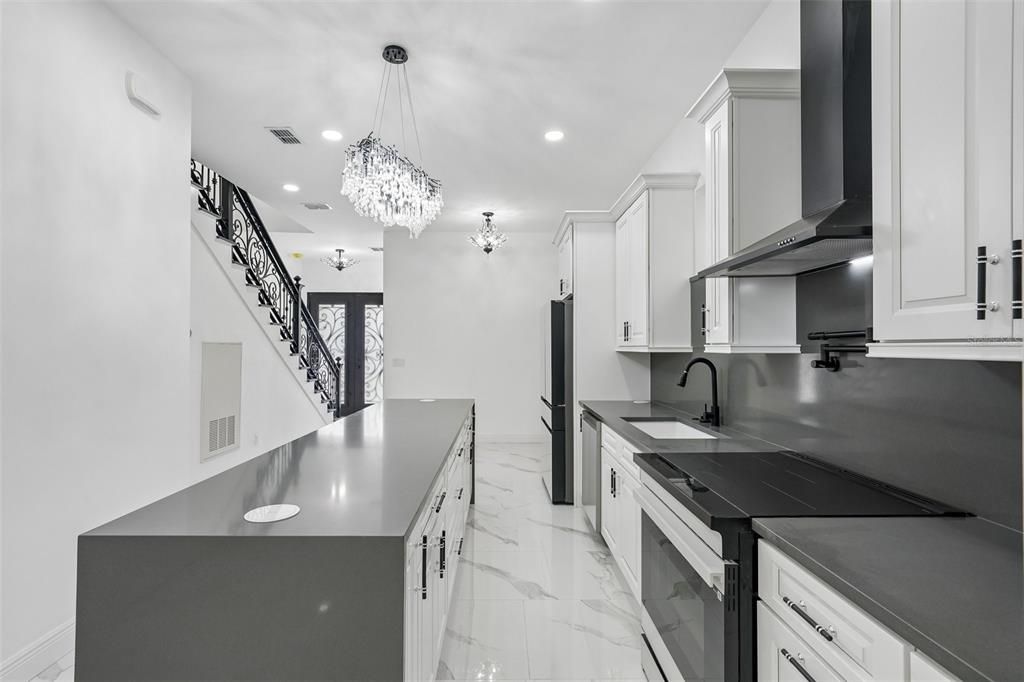 На продажу: $899,900 (4 спален, 2 ванн, 2098 Квадратных фут)