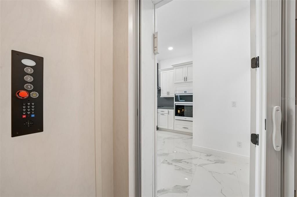 На продажу: $899,900 (4 спален, 2 ванн, 2098 Квадратных фут)