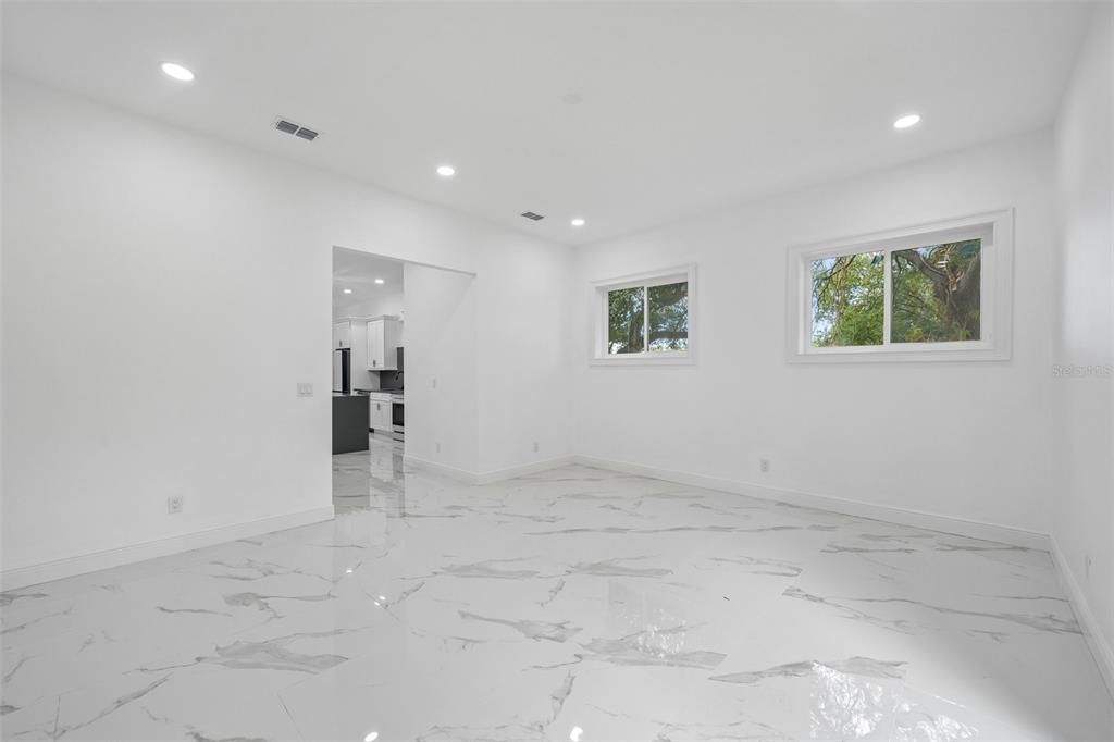На продажу: $899,900 (4 спален, 2 ванн, 2098 Квадратных фут)