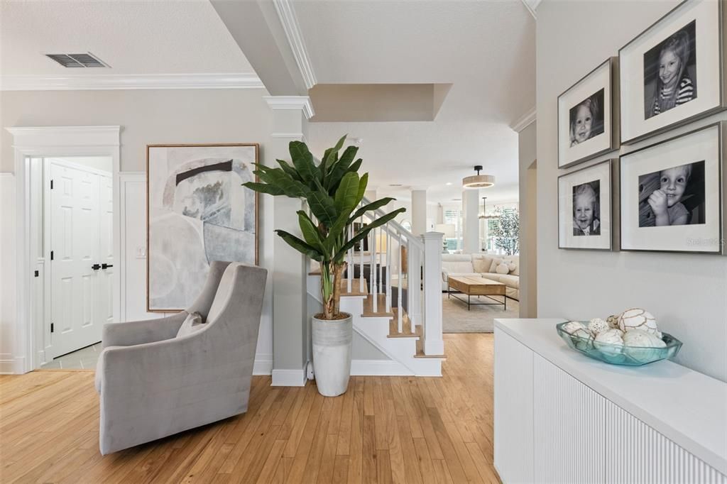 合同活跃: $1,089,000 (4 贝兹, 2 浴室, 2335 平方英尺)