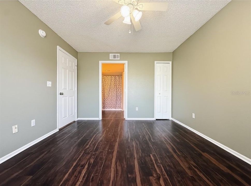 Active With Contract: $169,900 (2 beds, 2 baths, 874 Square Feet)