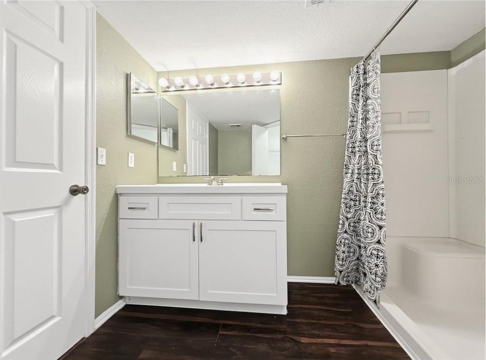 Active With Contract: $169,900 (2 beds, 2 baths, 874 Square Feet)