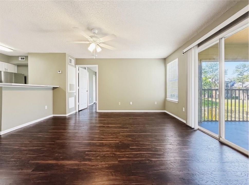 Active With Contract: $169,900 (2 beds, 2 baths, 874 Square Feet)