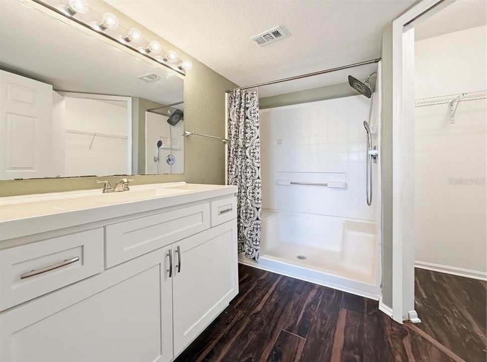 Active With Contract: $169,900 (2 beds, 2 baths, 874 Square Feet)